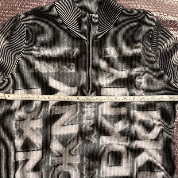 DKNY Monochrome Graphic Zip-Up Top - Picture 4 of 8